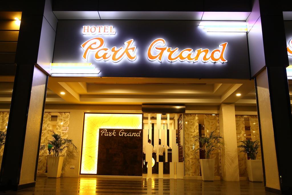 ホテル パーク グランド Chandīgarh エクステリア 写真