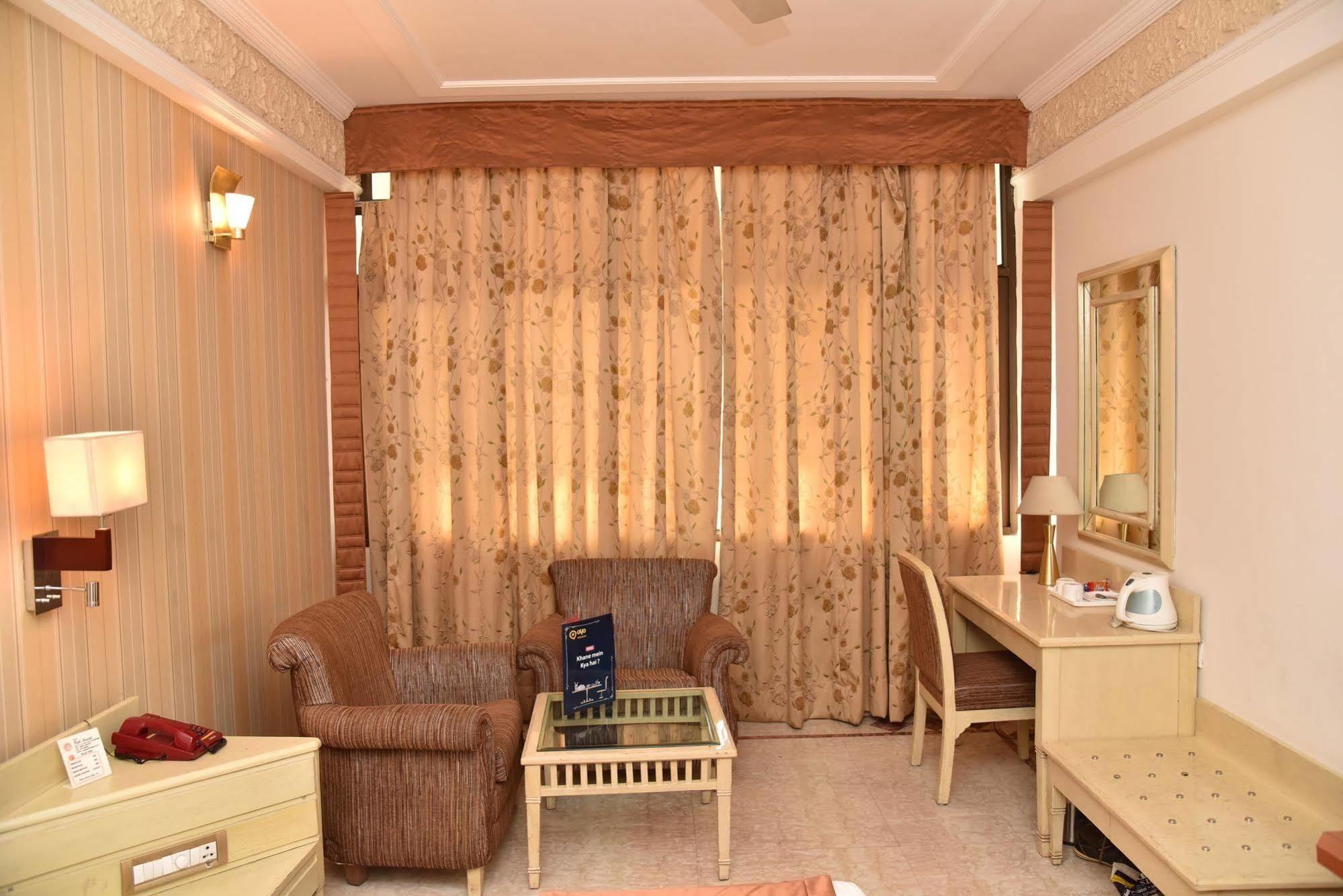 ホテル パーク グランド Chandīgarh エクステリア 写真